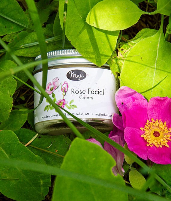 Organic Rose Petals Powder For Natural Skin Care Reduces Wrinkles